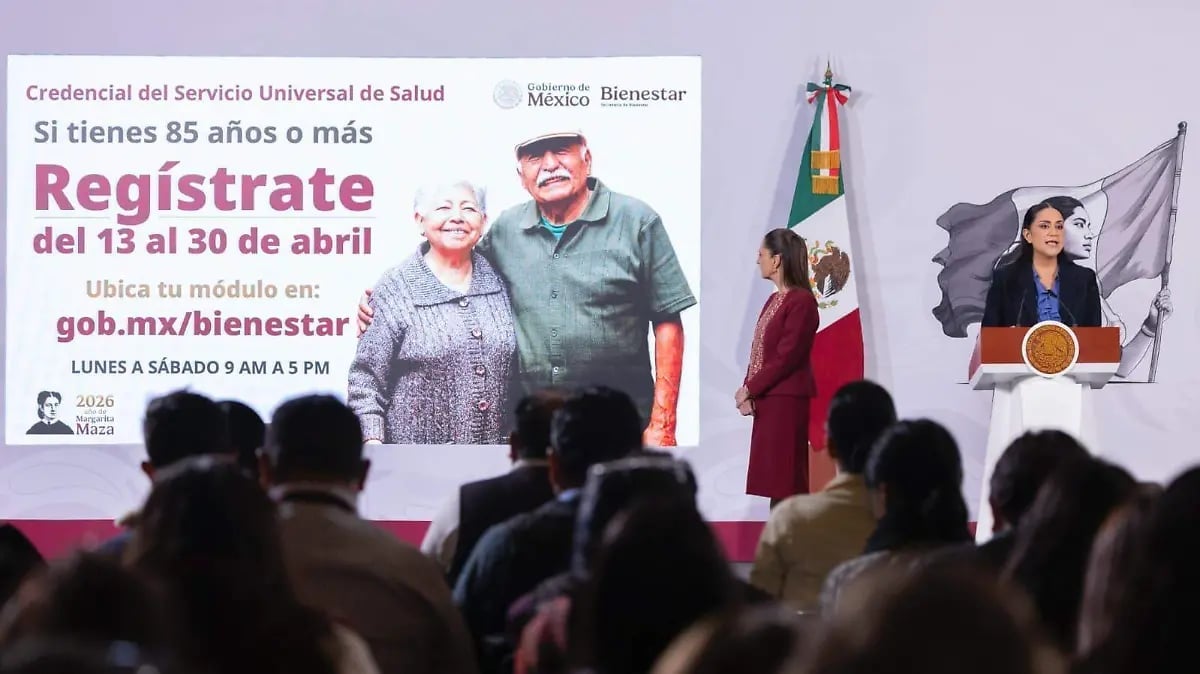 Banner de promoción de salud pública para registro de adultos mayores, mostrado en pantalla con siluetas de audiencia en primer plano